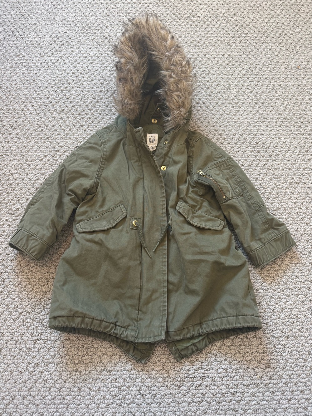 Gap 3-in-1 parka jacket in army green featuring a faux-fur trim on the hood